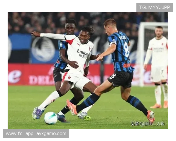 AC米兰高速推进到禁区，莱奥倒地推射完成破门