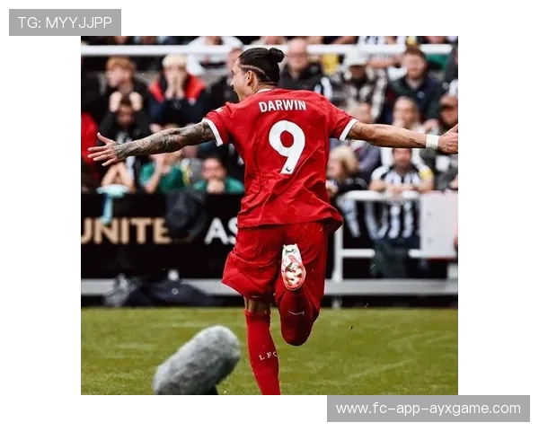 利物浦围剿桑德兰禁区，努涅斯扫射被门柱拒绝